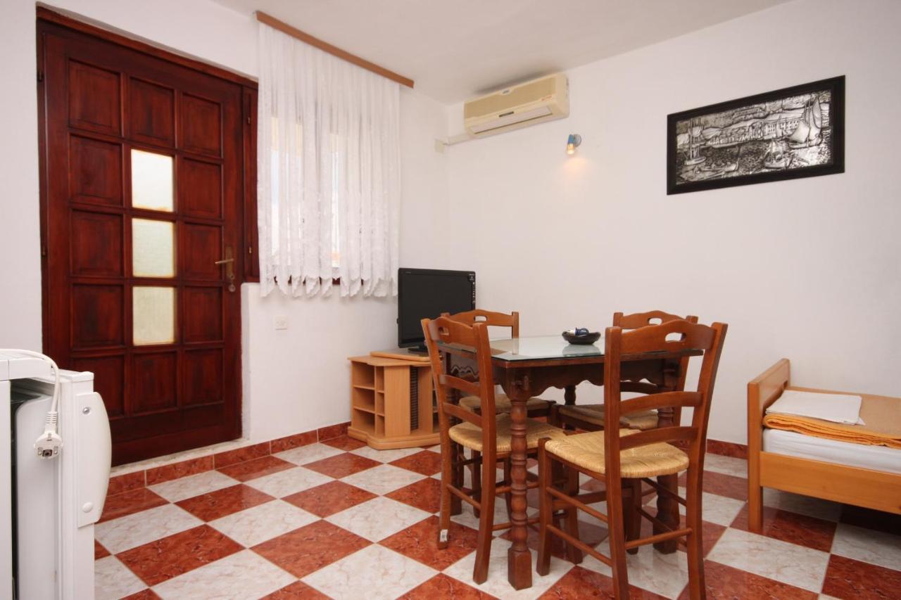 Apartments With A Parking Space Starigrad, Paklenica - 6618 Екстер'єр фото