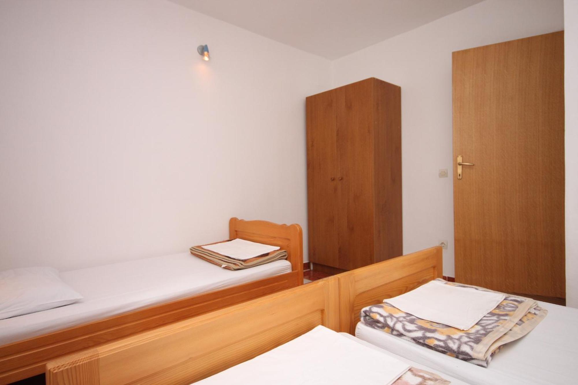 Apartments With A Parking Space Starigrad, Paklenica - 6618 Номер фото
