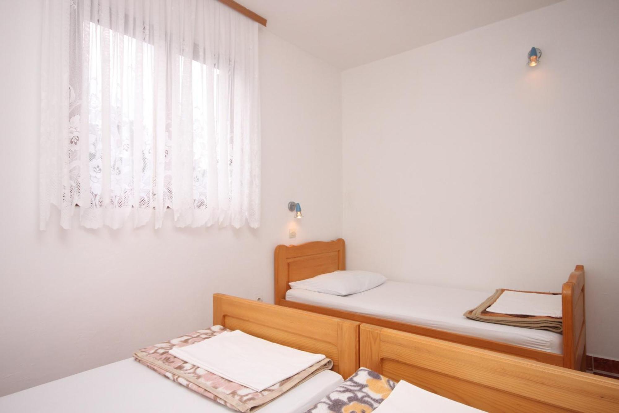 Apartments With A Parking Space Starigrad, Paklenica - 6618 Номер фото